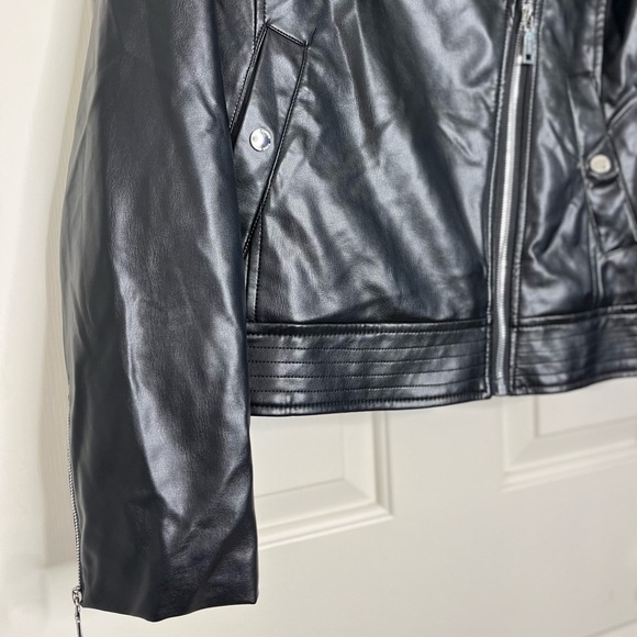 NWT Vince Camuto Asymmetric Zip Faux Leather Moto Jacket L Black - Picture 3 of 15